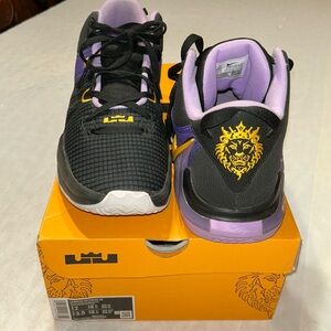 LeBron Witness 7 Size 12 men